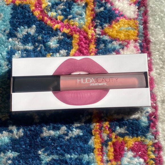 HUDA BEAUTY Makeup Huda Beauty Liquid Matte Lipstick In Muse Poshmark